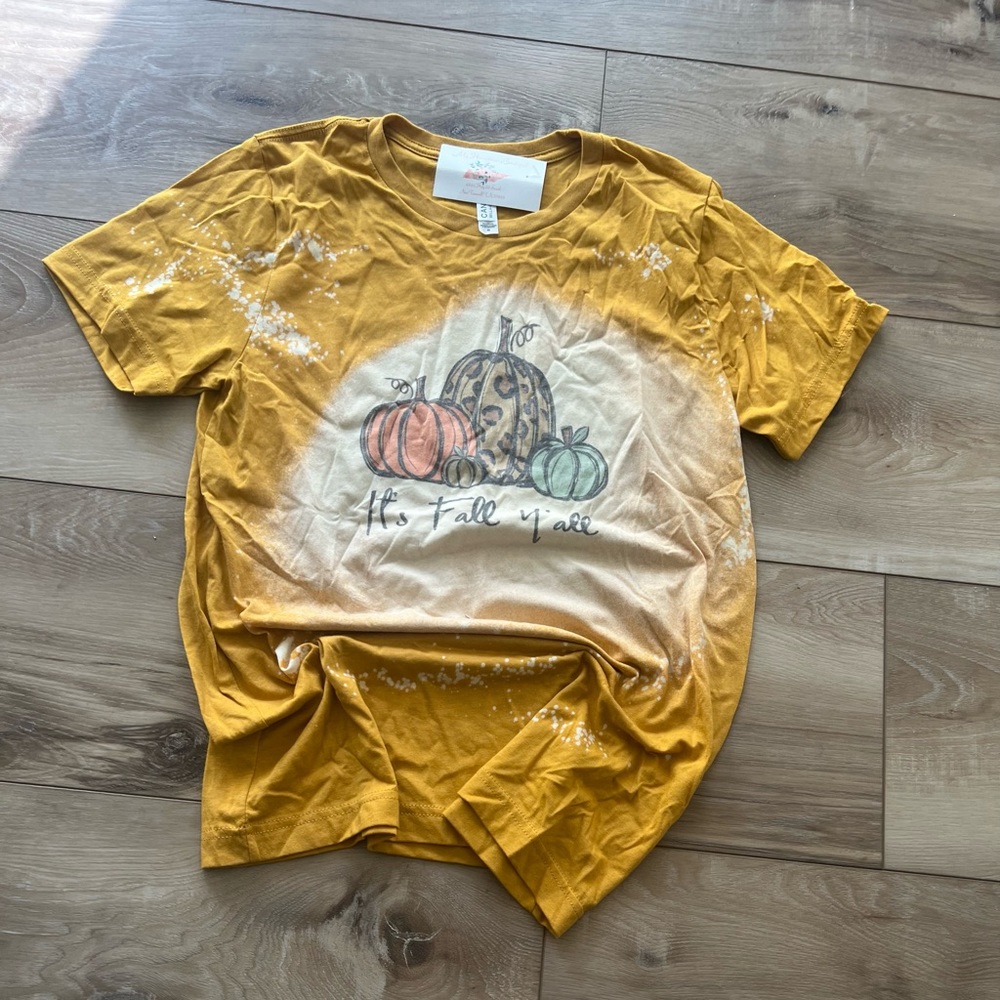 🍁it’s fall y’all tee shirt 

🍁Size• Medium